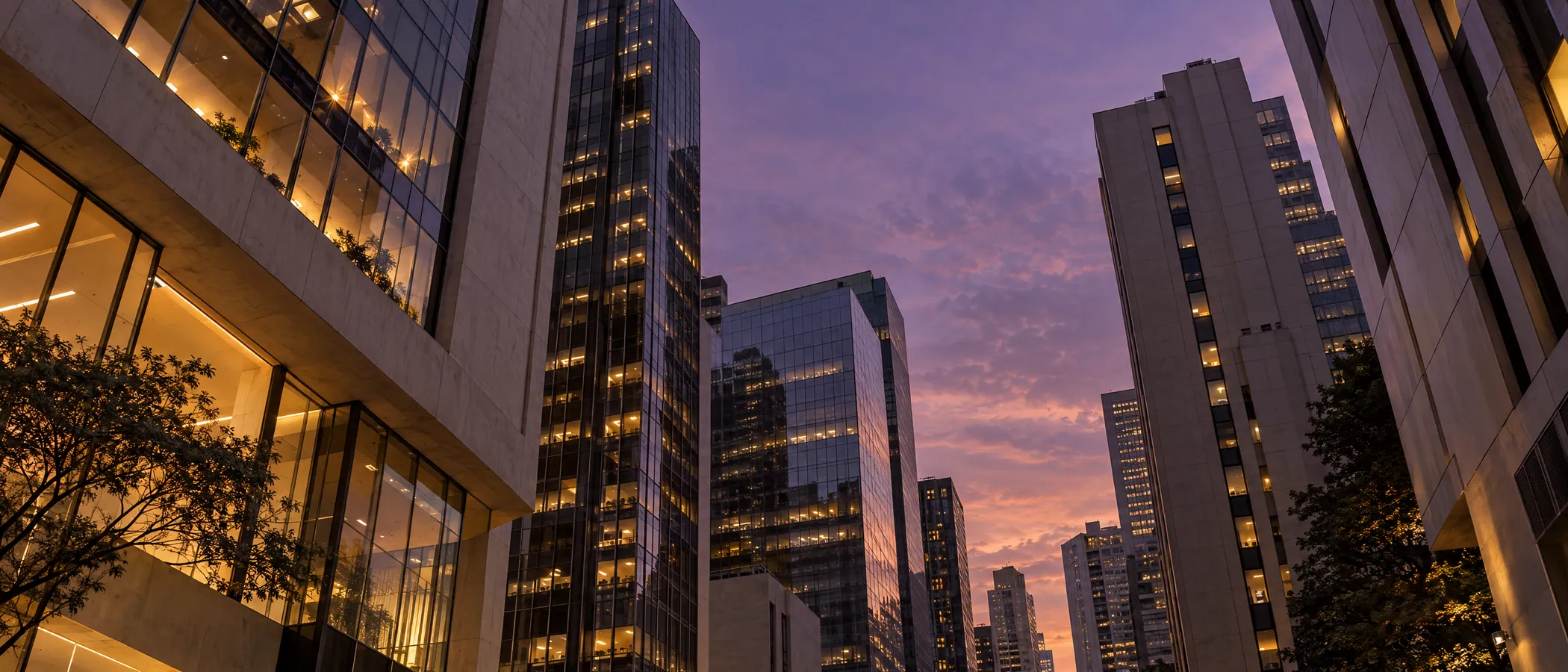 Arquitetura contemporânea de São Paulo ao entardecer