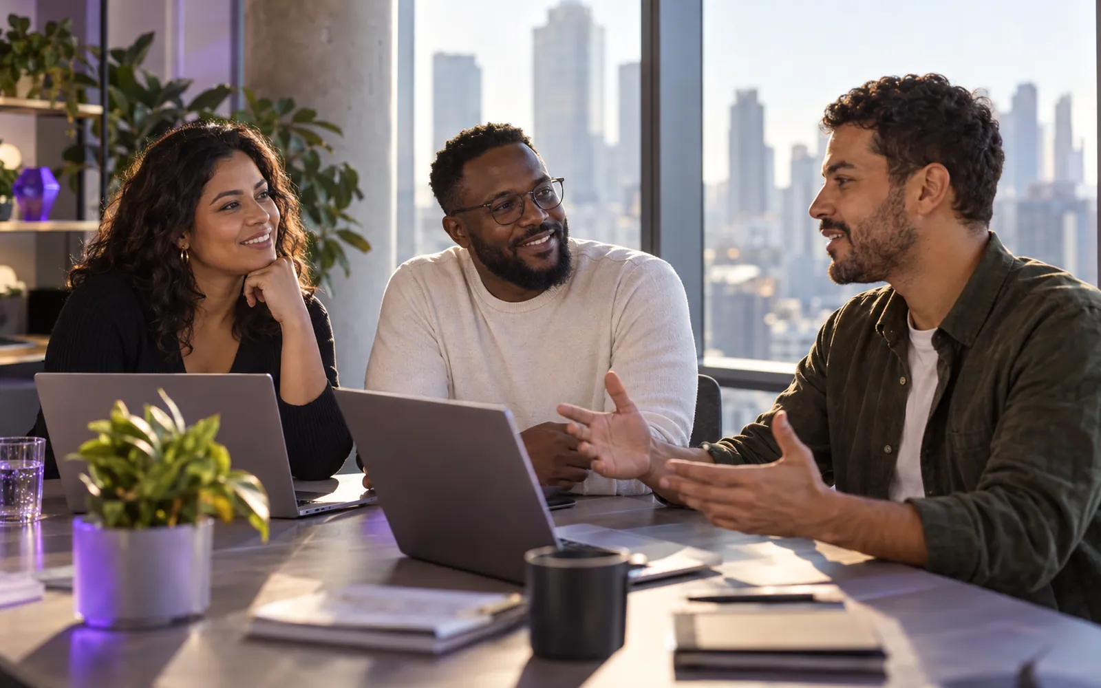 A team meets in a São Paulo office with the skyline behind
